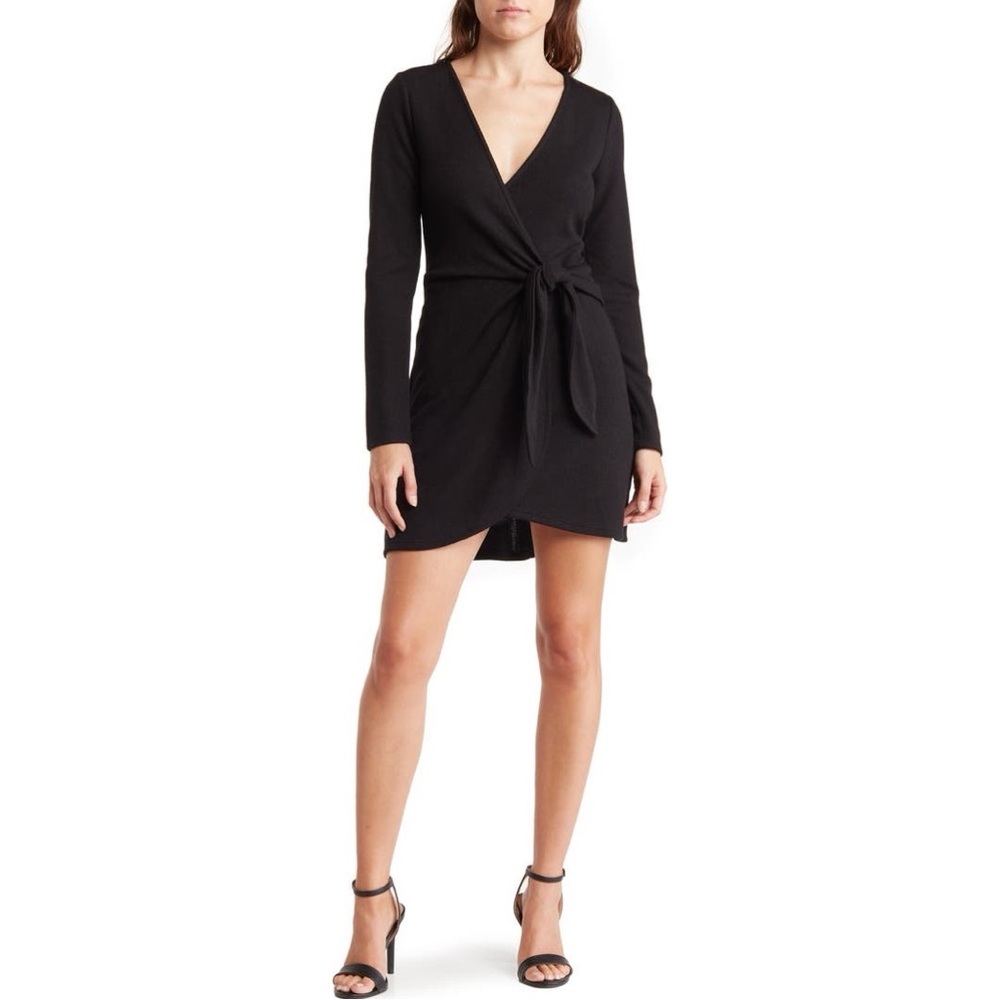 Socialite Knot Front Dress - size S